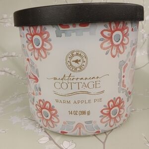 Warm Apple Pie Candle - Black, Red, White